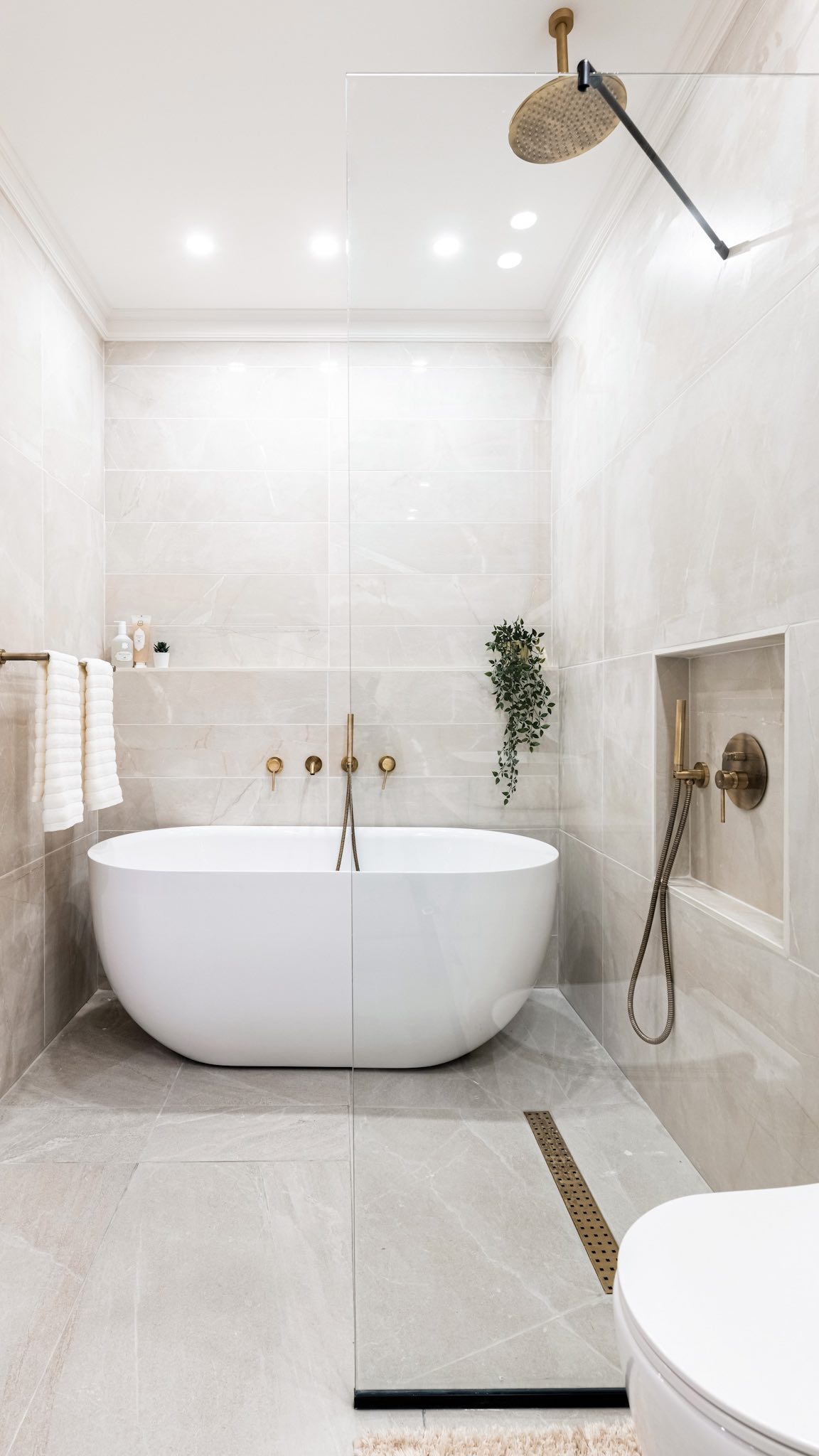 Full bathroom transformation 🛁✨
.
.
.
.
.
#bathroom #bathroomdecor #bathroomdesign #bathroominspiration #bathroominspo #bathroomremodel #bathroomrenovation #bathroomsofinstagram #bathroomstyle #bathroomtiles #creative #decor #decoration #design #designideas #designinspiration #designinspo #designspiration #designstudio #freestandingbath #graphicdesign #homedesign #interior #interiordesigner #modern #modernart #moderndesign #modernhome #outdoorliving #realestate