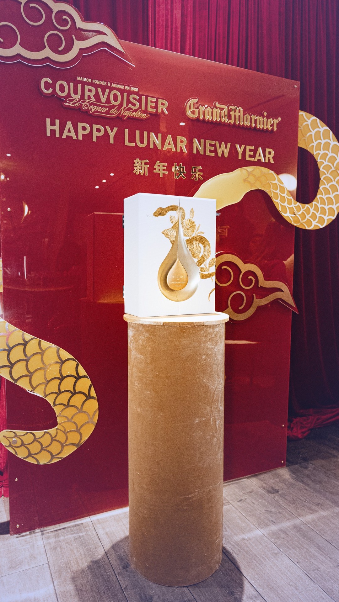 Ring in the Year of the Snake with @grandmarnierofficial and @courvoisier!
XMC is honoured to be a part of the Lunar New Year celebration surrounded by
luxury—featuring a velvet sampling bar, bold red hues symbolizing luck and prosperity,
and the golden snake, representing wisdom and transformation.
A special thank you to Master Blender, Patrick Leger for leading an unforgettable
masterclass tasting experience.
@grandmarnierofficial @courvoisier @holtrenfrew
#HoltRenfrew #LunarNewYear #GrandMarnierCanada #GrandMarnierQuintessence
#eXperienceIsEverything #eXperientialMarketing