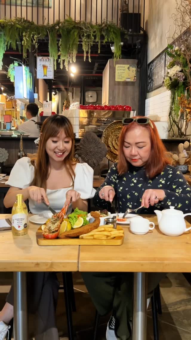 We almost forgot to post our Mother’s Day greeting. It happens. Life gets busy, and so do we. 😅
If you forgot too, don’t worry! It’s not too late to surprise Mum with a special date at our cafe 😉Surprise her with the freshest blooms from our brand @xpressflower_singapore and conveniently self-collect at our cafe at $10 off!
To all mums... Happy Mother’s Day! 💖