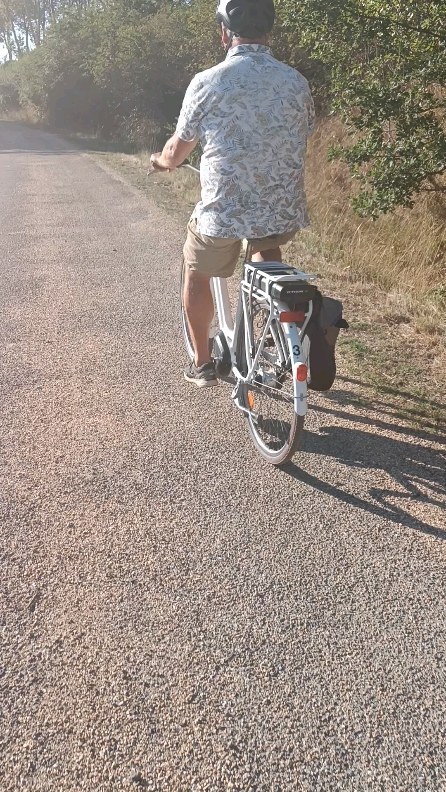 🚴🚴♀️ Bellevèze-du-Razès ➡️ Mirepoix 🚴♀️🚴
A wonderful car free trip from beleveze to the ancient town of Mirepoix, with so many great sights to see!
E-bike rental - E-Bike verhuur - Location VAE
Vél'aude: www.velaude.com
#limoux #carcassonne #belevezedurazes #mirepoix #voieverte #ebike #vae #limouxtourisme #audetourisme #aude #payscathare