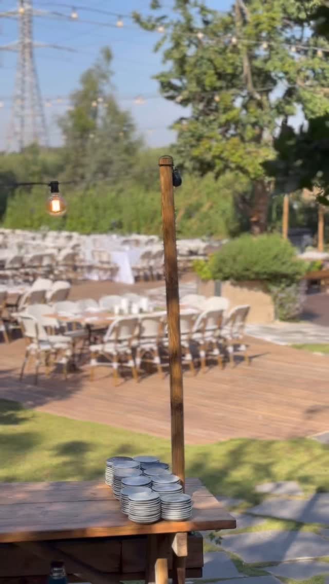 ״תודה ענקית עומר!!! את מטורפת!
היה הכל כמו שרציתי 🥹 ״ אני את שלי עשיתי!
חתונה זאת חוויה של פעם בחיים- אני מאמינה שהכל צריך להיות בדיוק כמו שהזוג רוצה - זכיתי לכלה שידעה בדיוק מה היא רוצה וזה הכי כיף!
#זרכלה #עיצובחתונה #עיצובחתונהכפרית