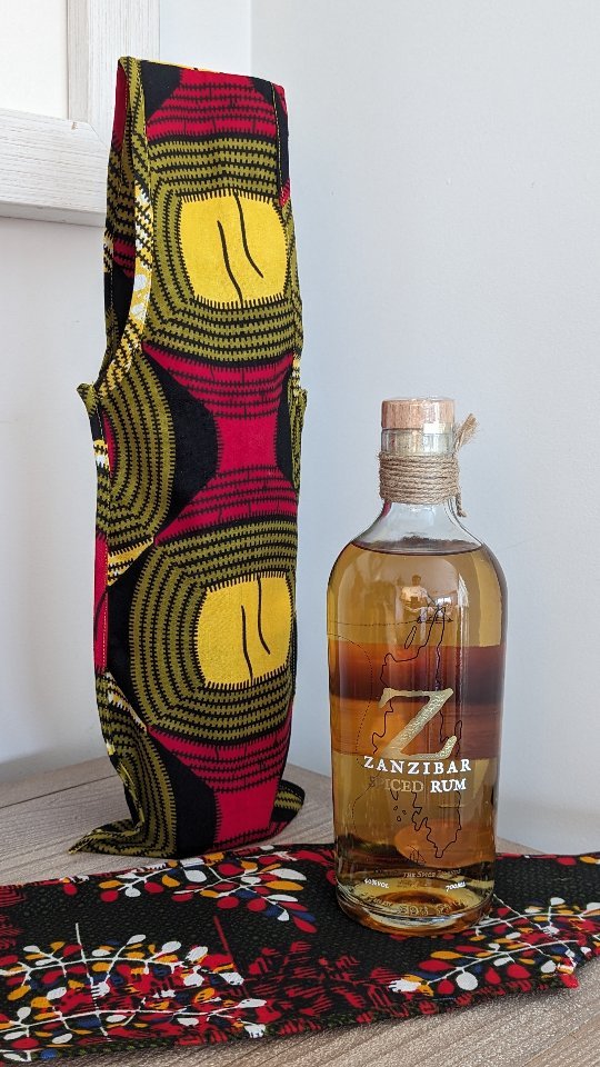We've worked together with @kaskazi.uk to source some fantastic handmade bottle bags from Kenya! What a perfect way to carry around your bottle of Zanzibar Spiced Rum 🍹
These are available from our stand on all of our events, and will soon be available as the gift option for any online order of a bottle from our website! 😍
Talking of which, the summer has just begun! Use the code SUMMER10 for 10% off on our website 🙌🏽
Bringing the tastes of Zanzibar and the crafts of East Africa to you 🇹🇿🇰🇪🇬🇧
#tasteofthespiceislands #zanzibarrum #zanzibargin #zanzibar #kenya #jambo #eastafrica #hakunamatata #handcrafts #craft #craftspirits #gin #rum #spicedrum #spicedgin #rumlife #islandlife
