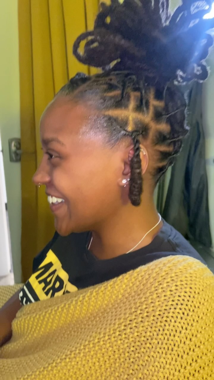 It’s always the smiles for me 🥰🐝
*Subscribe to the “HIVEblog” for free on my website* www.LocsByBee.com #LinkInBio
⠀
#LocsByBee #LocsByBee757 #StungByBee #LocdByBee #Locs #StarterLocs #Retwist #LocRepair #LocStyles #LocExtensions #PermanentLocExtensions #LocReattachments #KidsLocs #KidsLocStyles #MensLocs #MenLocStyles #WomensLocs #WomensLocStyles #LocsForWomen #LocsForMen #Loctician #VALoctician #757loctician #757locs #VaBeachLoctician #LocQueen #TeamLocs