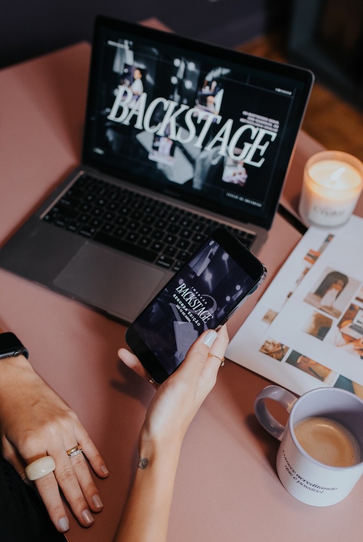 Abrimos as portas do nosso ateliê e estendemos o convite para você viver um dia de muita transformação. Ter uma compreensão clara dos objetivos, valores e direção do seu negócio é não apenas essencial, mas transformador para a tomada de decisões estratégicas.
Com clareza, você não apenas conduz, mas também inspira. Comunicar a essência da sua marca torna-se mais do que uma habilidade - é uma arte que cativa, inspira confiança nos clientes e atrai pessoas que compartilham da sua missão.
Muitas marcas já viveram essa transformação conosco, e os resultados falam por si. Veja o que elas têm a dizer. Juntos, vamos iluminar o caminho para um futuro brilhante para o seu negócio.
Se inscreva na lista de espera da Imersão Backstage - Turma 3.
Link na Bio