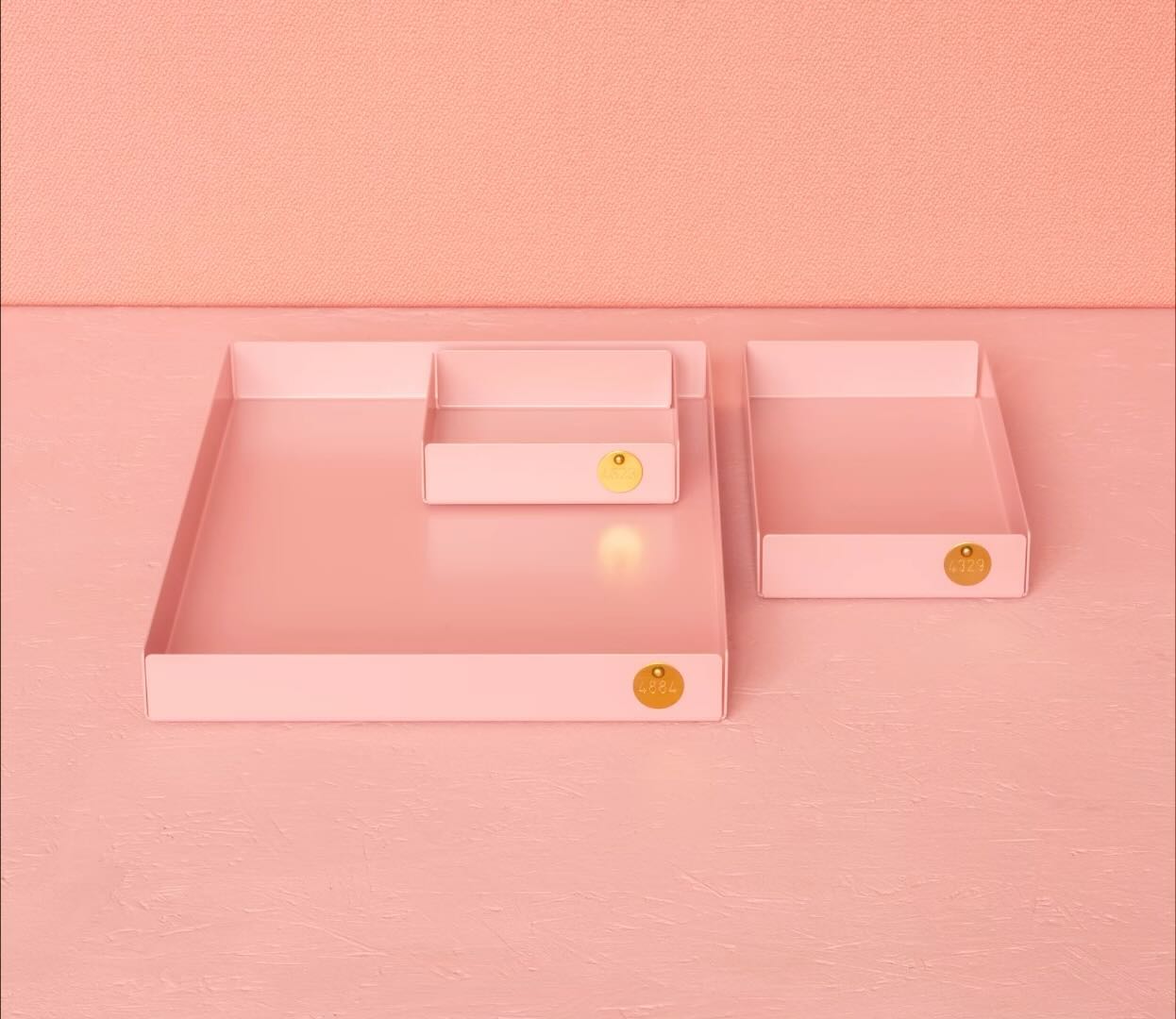 POI TRAYS - A PLACE FOR THINGS YOU DON’T WANNA LOSE.
4 SIZES & 12 COLOURS. EACH TRAY IS NUMBERED AND UNIQUE. HANDMADE IN GERMANY WITH ♥️
AVAILABLE ONLINE. LINK IN BIO