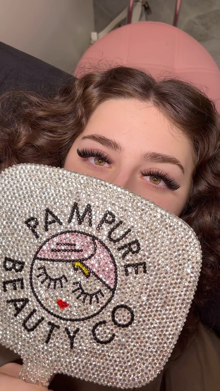 Have you ever thought of switching up your curl ? ๐
Dont be afraid to ask us which curl will fit u best !๐ฉท
This set is a Volume Cat Eye with a C-Curl ๐ฅฐ
#pampurebeautyco#pampurebeautylashco#volumelashes#glendalelashes#glendalelashextensions#azlashes#azlashartist#azlashtech#azlashes#azlashboss#lashboss#phoenixlashextensions#phoeinxlashtech#bestazlashes#bossbabes#bossbabesaz