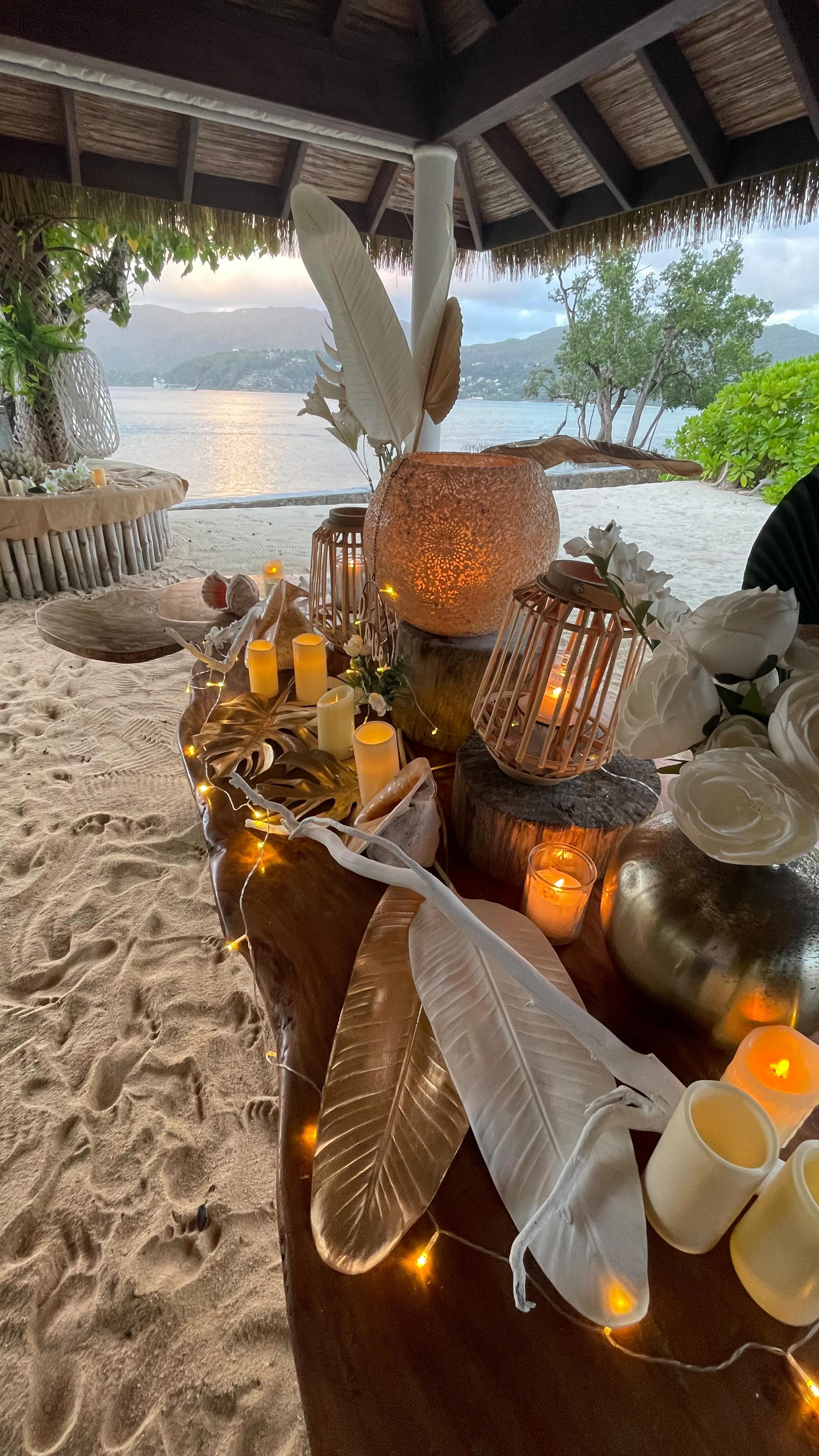 Candle Light Magic
#seychelles #candlelightdinner #romanticdinner #romance #food #travel #seychellen #seychellesislands #holiday #travel