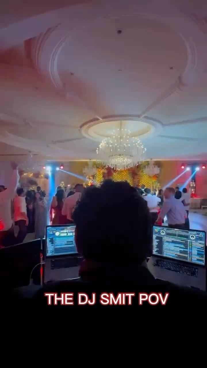 DJ Smit energy>>>>
•
🎧@getdjsmit
🎤@theycallmevig
💡@dj.davep
•
#dnseventsolutions #djsmit #weddingdjs #newlyweds #indiandj #indianwedding #bride #groom #dj #bollywood #weddingvibes #djlife #dancefloor #reception #southasianwedding #weddingdjservice #nonstopdance #partytime