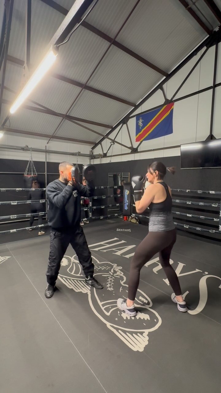 The ladies absolutely smashed it tonight!! Each doing some 1:1 work with Harry. There’s some serious power there! 🥊🥊🥊
#berkhamstedboxing #boxing #gym #berkhamsted #ladiesboxing #fit #harrysboxing #berkhamstedfitness #berkhamstedlife #girlswhobox #boxinggym