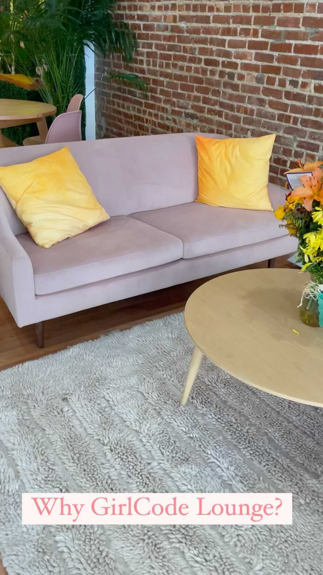 And hereās yāall first official look into @girlcodelounge ! Day passes and memberships available online !
Go follow @girlcodelounge