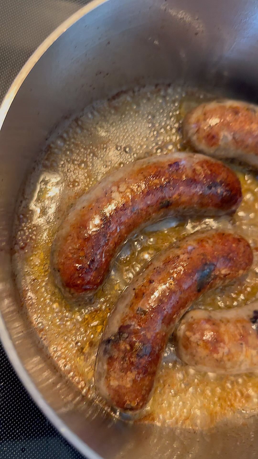 Another weekend and that means another seasonal pork sausage for you guys! This week we’ve been trying our hand in a new breakfast link and came up with a solid one, our blueberry & maple links. With fresh blueberries from @weeks.berries , a touch of fresh sage from @farmyardfresh and a bit of maple syrup.
We will be bringing these along with us to @slcfarmersmarket Saturday and @wheelerhistoricfarm on Sunday.
#eatsausage #unprocessyourfood #utpork