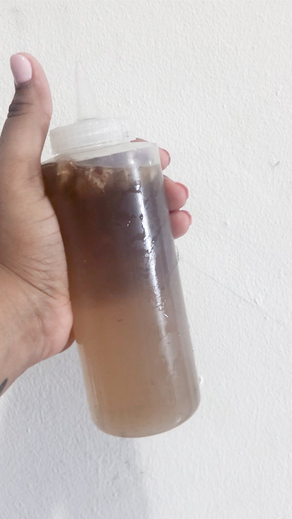 Ginger simple syrop. 🤍
Hola hola gente linda,
Aquí les presento uno de los ingredientes que vamos a utilizar para el cóctel del miércoles. Este simple syrop es una delicia, créanme hasta para las limonadas funciona. 😉
Repórtense todos los amantes al jengibre. 🔥🙌🏾💪🏾
.
.
#untraguitolight #cocteleriacreativa #gingersimplesyrup #homemadesimplesyrup #periodistagastronómica #bartenderencasa #foodblogger