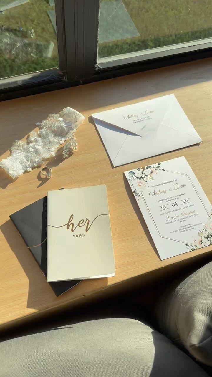 Congrats Diane & Anthony!
.
.
.
.
Venue: @kimsonrestaurant
Floral/Decor: @blushfloralco_
Photo/Video: @black.frame.photos
HMUA: @pinkpaletteartists
Planning/DJ/Booth: @themajesticwedding
Boba: @kravinhouston
Dance Floor: @evografx
Draping: @eventcentralhouston