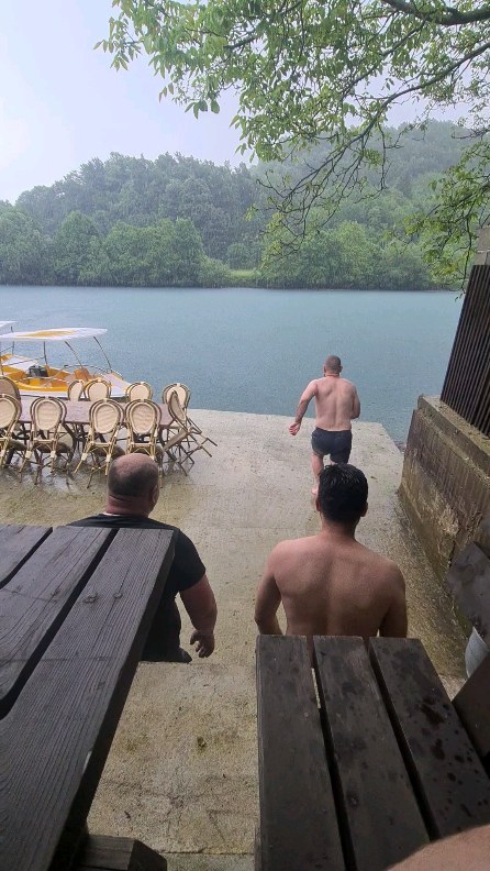 Osjećaj hladne vode na koži i zvuk kiše koja pada, zar ima nesto da to nadmašiti može. Budite sigurni i uživajte u nezaboravnom iskustvu. #unarafting_bijeli❤ #RaftingAdventure #RaftingTrip #AdventureSports