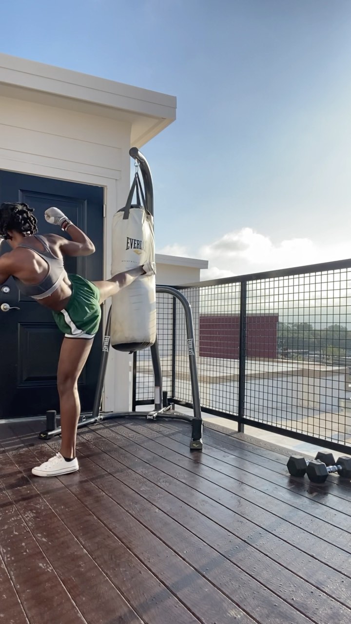 Post leg day finisher on the deck this morning. It’s been a hot minute since I’ve been on the bag so its back to the basics. #100Kicks #NaturalBodi #DeckWorkouts #Explore #Reels