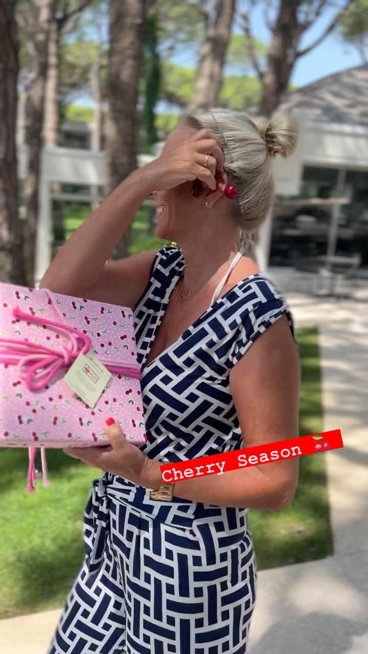 🍒 Geschenkstoff cherry season 🍒 cherry picking is always a good idea 💕 it makes your presents special 💝
#geschenkstoff #wrapwithfabric #reuse #passon #sustainable #cherries #cherrypicking #summertime 🍒 #nofilter #mitstoffeinpacken #nachhaltig #wiederverwenden #keinmüll #weiterschenken #gastgeschenk #mitbringsel #sommerfest #geburtstagsparty #geschenkeverpacken #geschenkeverpackung #diy #soschenkstduheute
@regina_preloznik