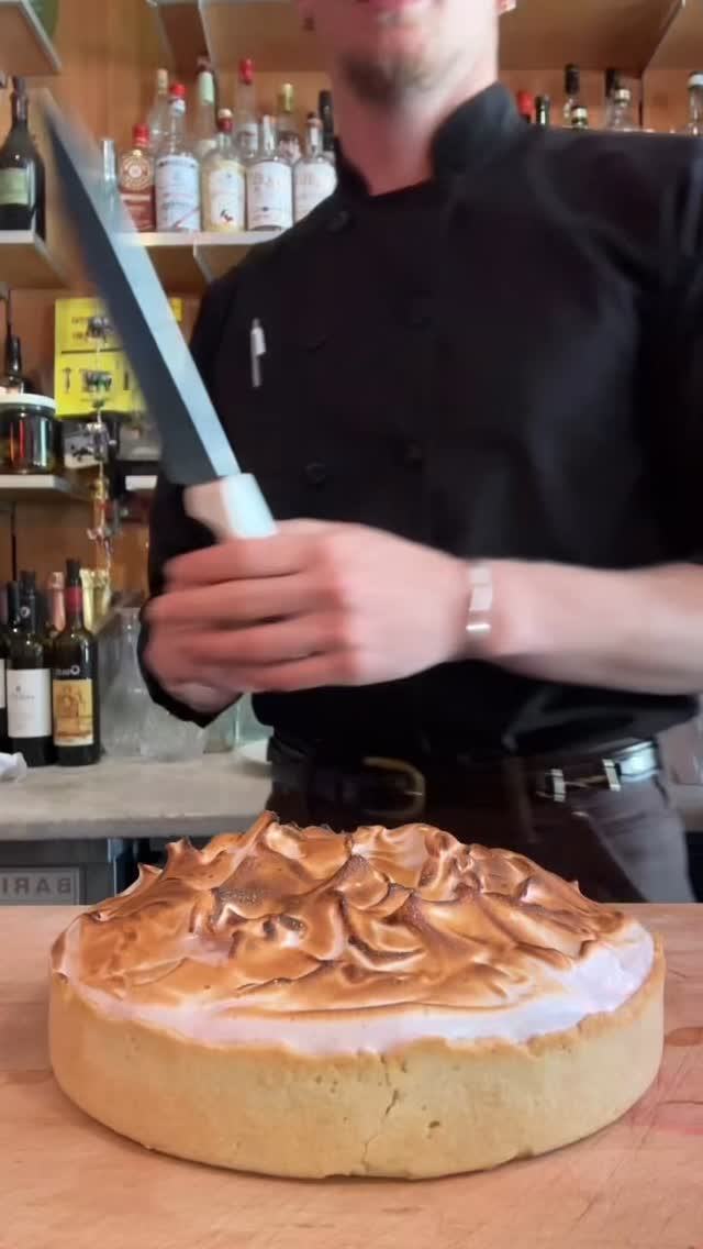 Cross section of today’s family meal tart. Website out soon so follow for updates and recipes!
Grapefruit meringue tart as part of my three part grapefruit series
#baking #recipe #recipeideas #nycfood #nycrestaurant #pastry #cookingforamici