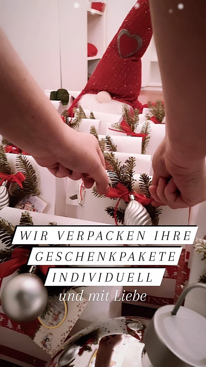 Die perfekte Idee auch für Ihre Mitarbeiter oder Kollegen: Wohlfühlen verschenken! ❤️ #christmas #gift #love #package #cosmetics #kosmetik #waghäusel #wiesental #bruchsal #heidelberg #karlsruhe #mannheim #idee #geschenkidee #weihnachten #tannenbaum #paket #box #verpacken