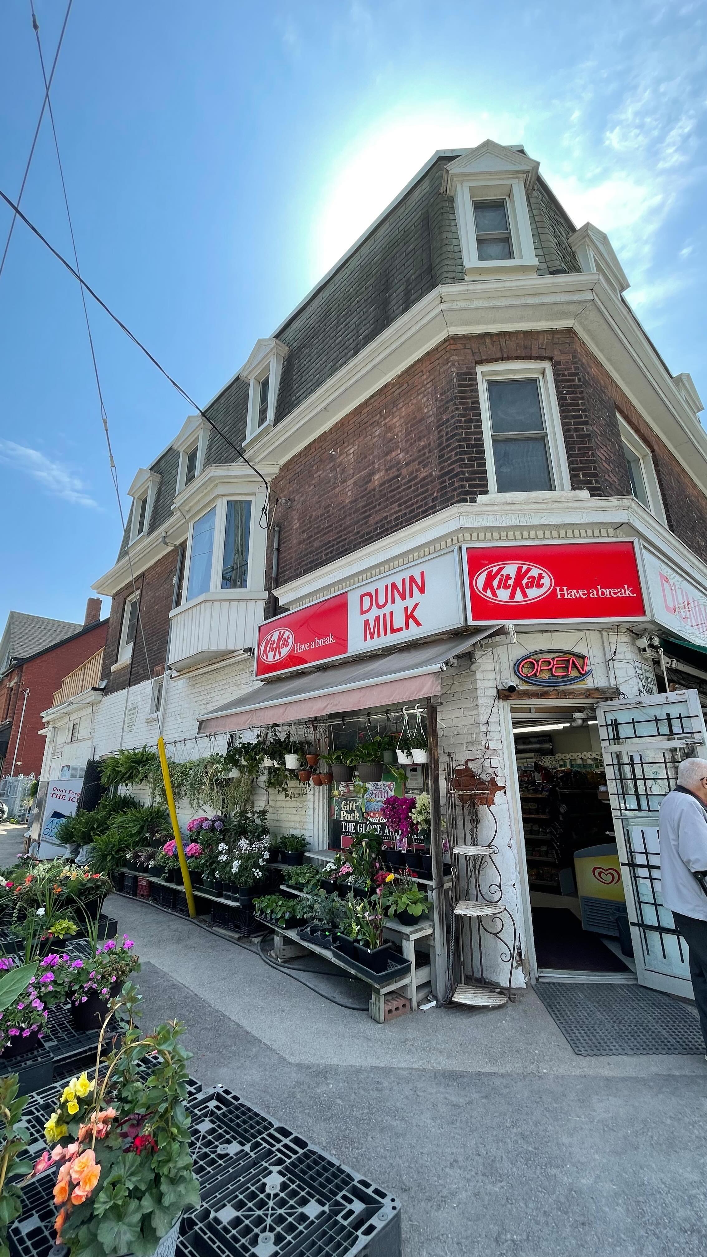 🌸 My absolute favourite time of the year is setting up our little piece of paradise is the sky!
🌱 Condo living in the city is tough when you love gardening. But I was determined to make the most of our tiny space and I was fortunate that my Dad made us custom planters years ago that are vertical so we can have both flowers and herbs! When there is a will there is a way.
📍I love shopping local and Dunn Convenience Store in Parkdale has an amazing selection of plants to choose from!
💗 To say I’m in my happy place is an understatement.
✨ If you’re looking for me this spring and summer you can find me enjoying my little piece of paradise in the sky! ✨
.
.
.
.
.
#flowers #garden #gardening #condo #condoliving #gardeninglife #gardenideas #verticalgarden #herbs #healthylifestyle #happyplace #springtime #springvibes #happy #positive #toronto #torontolife #the6ix #balconygarden #balconydecor #balconygardening #balconyideas #balcony #summervibes