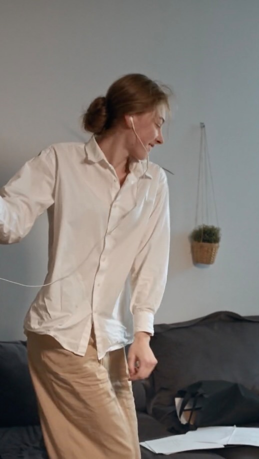 Para muitos, a evolução pessoal é o processo de aprender coisas sobre si e sobre o mundo que te levam a viver uma vida mais autêntica e com sentido. E sim, não tá errado.
O “problema” mora na ideia de que evoluir consiste apenas no acúmulo de conhecimento e de aprendizagens diversas que se SOMAM aos nossos conteúdos prévios e funcionamento de base, e não é bem assim.
Para além disso, o que muitos não percebem é que evoluir é um processo INTENSO e CONSTANTE de DESAPRENDIZAGEM de antigos padrões enraizados (cognitivos, emocionais, comportamentais). E é geralmente este exercício que causa mais dor, torna o processo de evolução tão desafiador e nada linear (sabe aquela impressão de que se deu um passo pra frente e dois pra trás?).
A boa notícia é que com a psicoterapia você não precisa passar por isso sozinho! Pense a respeito (:
.
.
.
.
.
#psicologia #psicoterapia #terapia #tcc #terapiacognitivocomportamental #sentimentos #emoções #bemestar #pensamentos #comportamento #evolução #aprendizado #desaprender #desaprenderparaaprender #ribeiraopreto