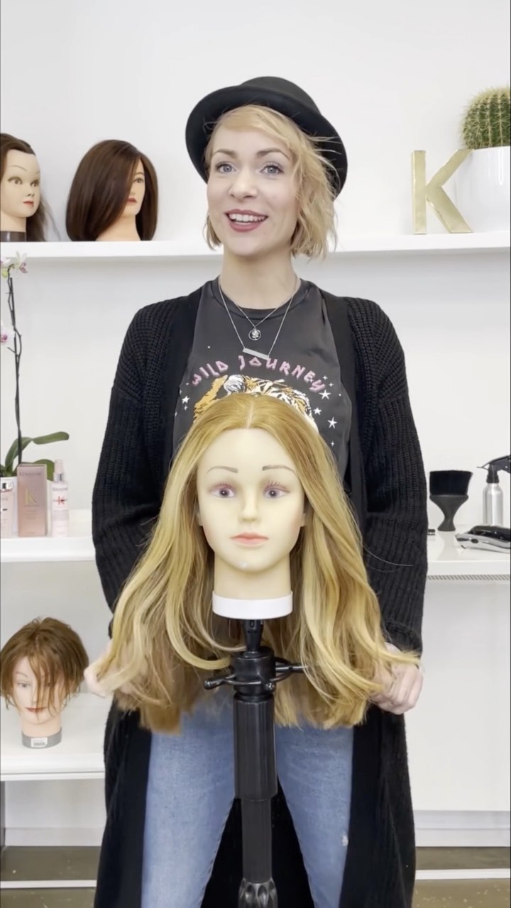 🤩 Een afspraak boeken bij Climax Hair kan weer, maar dan bij onze Online Stylist!
.
We mogen je helaas niet in een van onze mooie salons ontvangen. Maar dat weerhoudt onze top stylisten er niet van om jou toch zo goed als mogelijk te helpen! We hebben op deze manier al tientallen van onze klanten blij kunnen maken. Bekijk de mogelijkheden, of boek je afspraak bij jouw Online Stylist via www.climaxhair.nl/#afspraak 👈🏼.
.
Wij helpen jou vakkundig door je behandeling heen en zorgen ervoor dat jouw coupe er ook in deze tijd verzorgd uit ziet. 📲💇🏼♀️ Tijdens de 1 op 1 videogesprekken krijg je passend advies en begeleiden we jou bij het zelf (of door een vriend of vriendin) knippen of kleuren van je haar.
.
Onze stylisten zijn reuze enthousiast om jou weer te kunnen zien en mogen helpen. Hopelijk tot snel, via FaceTime of WhatsApp 👋🏼.
.
www.climaxhair.nl
☎️: 043 450 1973
WhatsApp: wa.me/31434501973