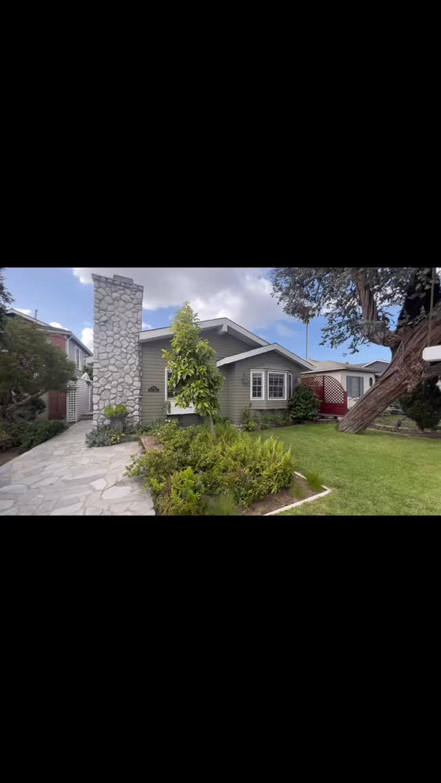 A new home transformation project starting up in Manhattan Beach. #painting #lapainting #design #wallpaper #interieurs #vogueliving #manhattanbeachrealestate