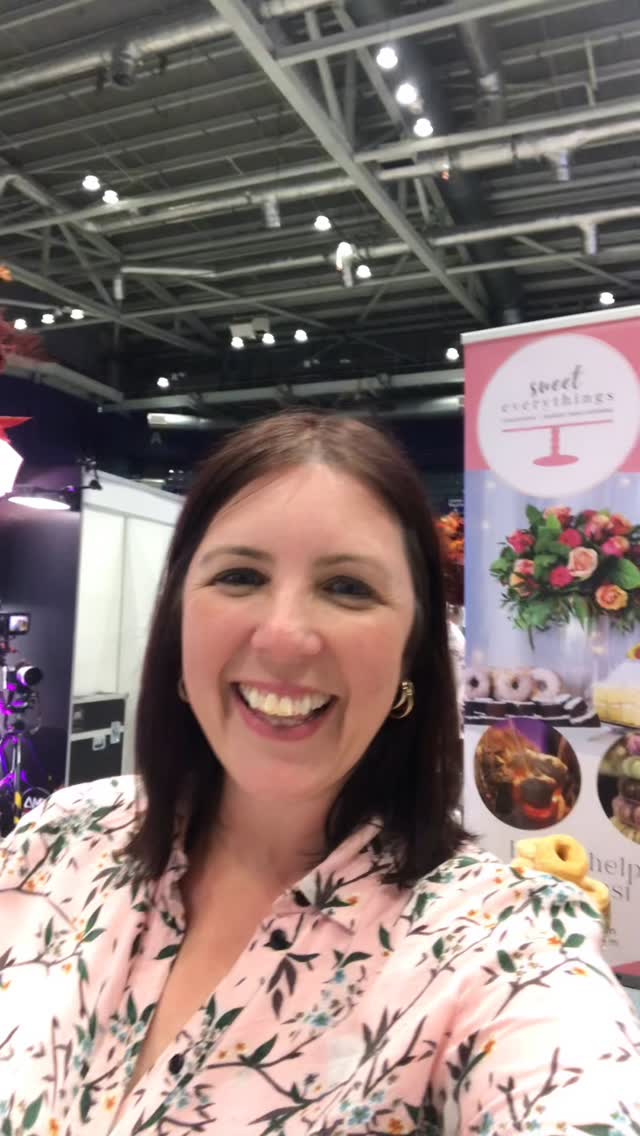 What a fantastic day at the @braeheadweddingexhibition with @glowclubbusiness - we had a amazing time chatting through all the wedding plans for wedding couples from Ayrshire to St. Andrews! Our Sweet Everythings HQ is based in Glasgow but we travel all over Scotland. Dessert Tables are loved wherever they go so let us know your sweet Big Day plans!
Special thanks to @everyangle.love for the beautiful wedding content (don’t our mini cakes look for gorgeous on our Glam Gold Dessert Table?) 👀