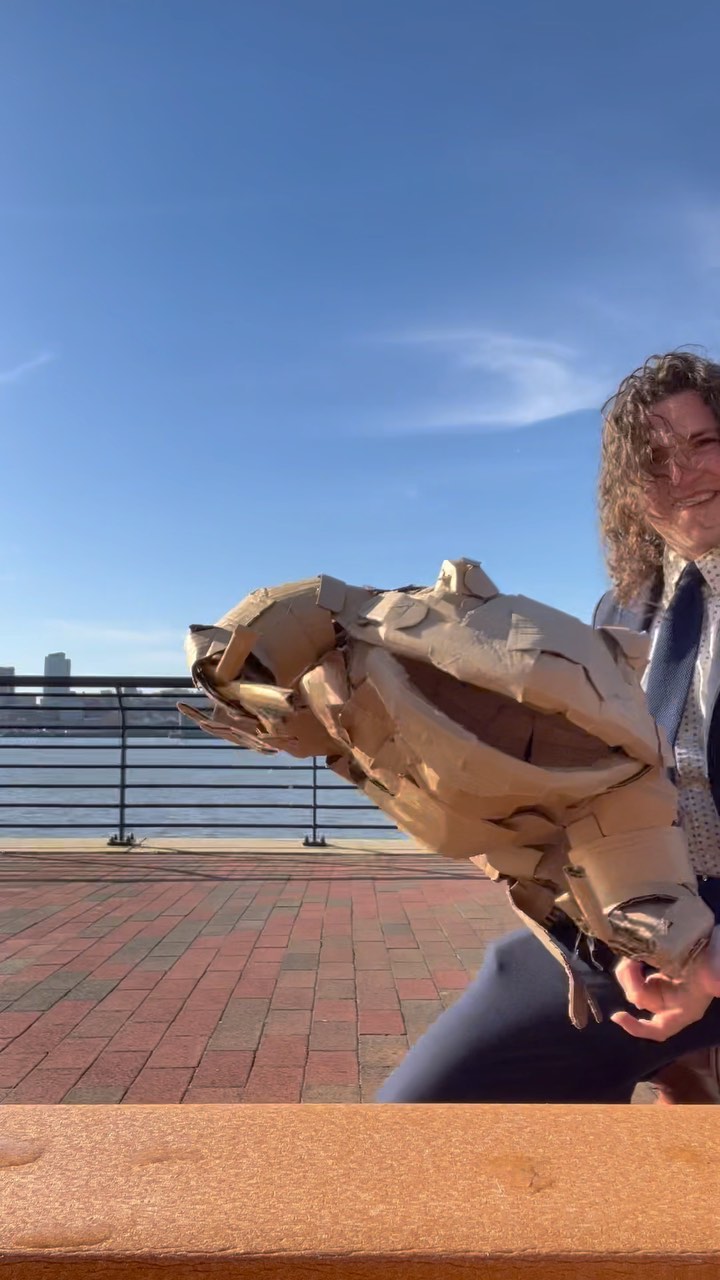 Hopping 🐸 on over to Massachusetts for a mural ☺️🥰 stopped to see the sights! #toad #frogart #cardboardart #publicart #travel #greenart #mural #muralist #nj #philadelphiaart #toadart #🐸