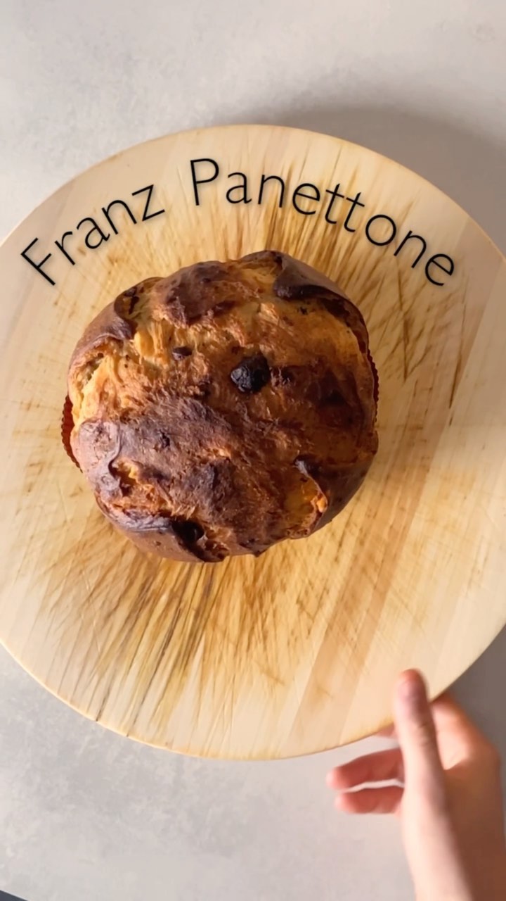 Dalla pirlatura alla cottura 😍
#Panettone
.
.
#lievitomadre #sourdough #pandoro #dough #italianbread #pirlatura #cooking