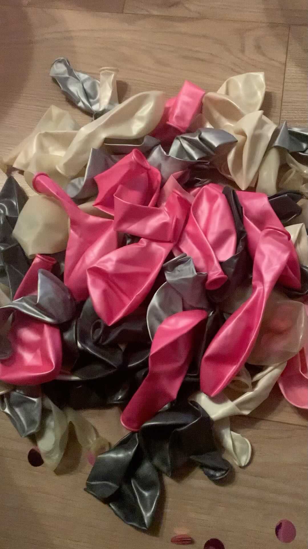 🎈 🎈 🎈
#party #30thbirthday #birthday #birthdaypartydecor #birthdayparty #birthdaypartydecorations #balloons #pinkwhitesilver #pink #white #silver