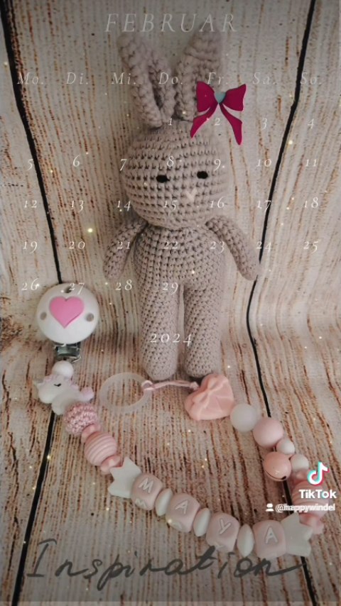 Mitbringsel💕
.
.
#geburtsgeschenk #geburtstag #birthday #birthdaygirl #maya #mayahawke #baby #deko #siliconebaby #familienleben #handgemacht #nuggikette #ros #rosa #babyrose #handmade #geschenkideen #geschenk #mitbringsel #mitliebegemacht #mitname #mitliebezumdetail #personalisiert #personalizados #easter #ostern #family