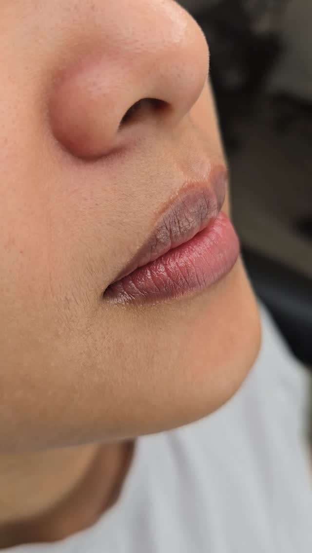 Lip Neutralization 💋 1st session
The process of correcting and lightening the cool or dark tones of the lips. By using custom-blended pigments to neutralize hyperpigmentation, to achieve a more even and balanced lip color.
www.charlestonpermanentmakeup.com
#lipblush #lipneutralization #liptattoo #advancetechniques #permanentmakeup #cosmetictattoo #browslipseyes ##microbladingcharleston #SouthCarolina #Charleston ##Mtpleasant #Summervillesc #Ladson #JamesIsland #JohnsIsland #Kiawah #Myrtlebeach #Savannahgeorgia