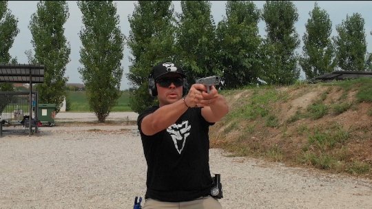 Dynamic, simple, quick to set up, but above all useful.
Circle Drill.
A new way to check the handling techniques, understand how to acquire the target while moving and test our response under effort.
Just a CORE, a target and 6 cones.
Full video on Underdog Tac Dept. YouTube channel.
Thanks to @perazzolifrancesco for sharing his knowledge and expertise with us.
underdogtac.com
Brain is your primary weapon
#underdogtactical
#core
#gen2
#echox
#cognitiveskills
#tacticalcognitive
#cognitivetraining
#specialforcestraining
#tacticaltraining