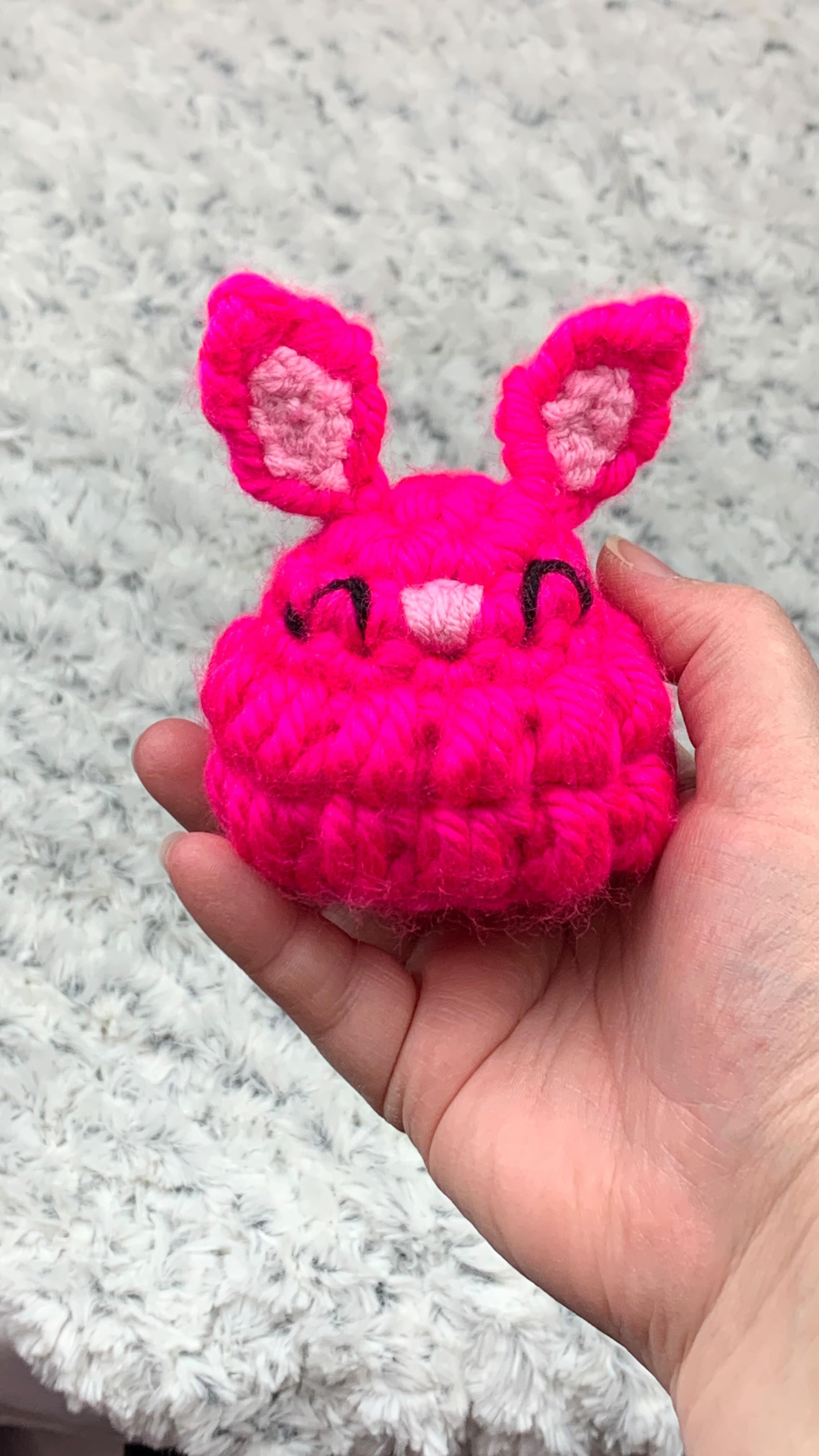 I made a cute li’l Puffy Bunny for a sweet little girl I know. I hope she loves it. 🐇💘🐇
🐇
Pattern by @rachel.thefarmerswife #puffybunnies
I won’t be selling these myself as this was just a present, but go to her page to find out how to order your own from her. 😘…hers are cuter than mine anyway. 😏😆