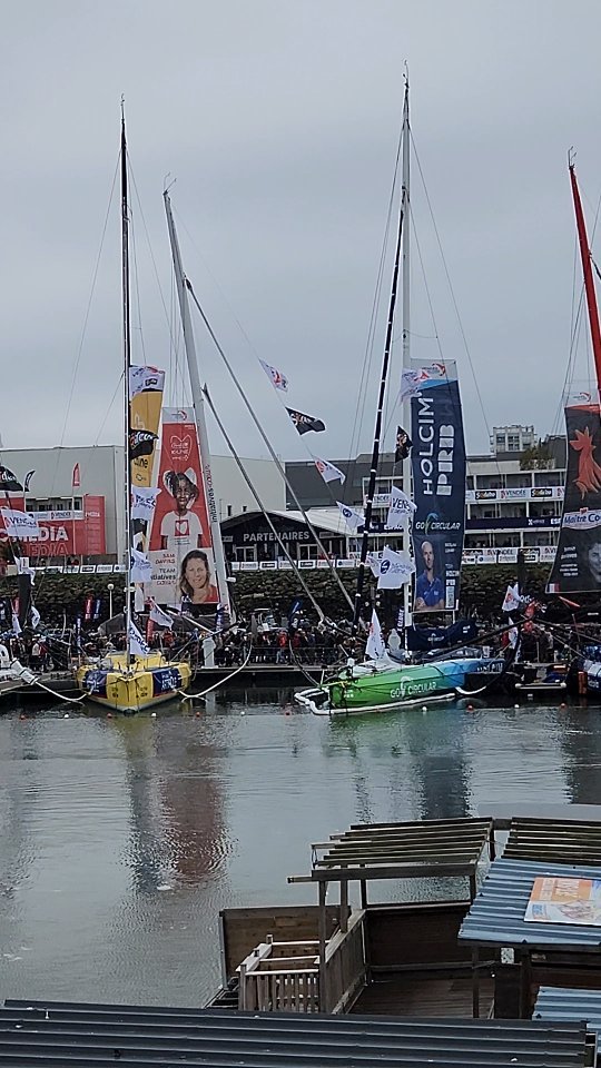 #vendeeglobe #vendee #vendeetourisme #voile #bretagne #bretagnetourisme #courseaularge #seamalo #saintmalo #saintmalotourisme #onsefaitplaisir #dinardtourisme #speedboats