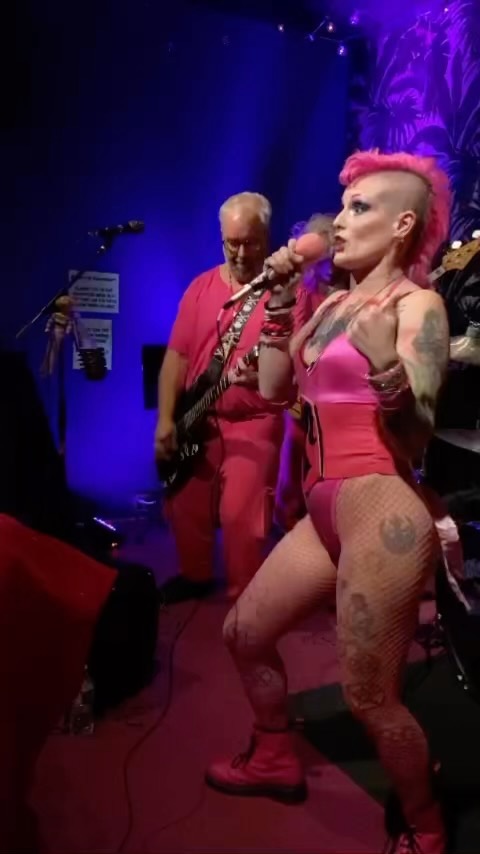 My band @bedpanfight tearing it up at Young Ethel’s on Halloween 🎃 #punk #punkrock #bedpanfight #ifandonlyifproductions #alienmurdersex #giveyourhairakiss #knuckledownrecords #youngethels #nyc