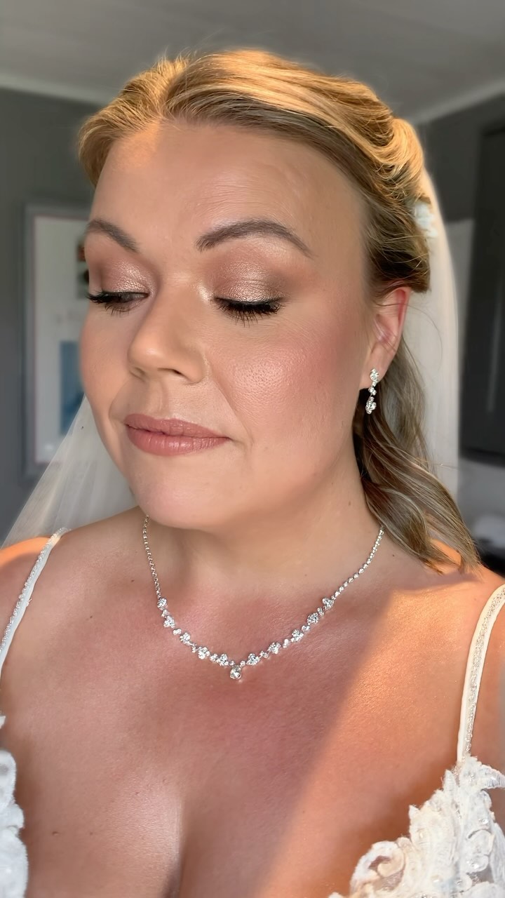 LET’S TALK LASHES 👇🏻
Not every style of lash will suit you and for me personally, they are the make or break of any makeup look - bridal or not! Choosing the right style of lash is dependant on these 3 things:
1) the style of makeup and look you want to achieve
2) eye shape
3) eye size
A few things to ask yourself ahead of your bridal preview:
1) Do I even need or want lashes?
If you are blessed enough to have long, full, luscious natural lashes, then why not think about a lash lift and tint? Or just go for a mascara only lash look. Unpopular opinion - YOU DON’T NEED FALSIES! (One many will disagree with! 🤪)
2) Which style of bridal makeup am I most drawn to?
When looking at bridal inspo, see if you can spot any common themes. By this I mean do most brides/models look like they are wearing little to no makeup, more natural makeup, soft glam, full glam, matte or dewy etc. Look at their eyes, are they all wearing lashes? Is it more too heavy along the lash line or more sparse?
3) Which style of lashes am I most drawn to?
By this I mean fuller lashes, natural fluffy looking lashes, lashes that sit more on the outer edge of the eye or lashes that are covering the full width of the eye. Of course, I will guide you as to which style will suit your eye shape and eye size the best.
4) No fricking clue?
Don’t sweat it, I got you! 💪🏻 I will support you in your decision making and guide you in the right direction. We can try complimentary styles until you find the fit that screams ‘YES’ for you!
👰🏼♀️ Can we just take a moment to appreciate my girl Jade’s eyes to mesmerise… 💚😍
✨SAVE for your bridal inspo✨
FOLLOW 👉🏻 @hgm_bridal for more bridal makeup guidance.
CONTACT:
🖥️ www.hannahgoudmanmakeup.co.uk
EMAIL:
📧 contact@hannahgoudmanmakeup.co.uk
DM:
💌 ‘CHAT’ for a 15-minute call with yours truly!
•
•
•
•
•
#brightonweddingmakeup #sussexweddingmakeup #brightonmua #sussexmua #brightonmakeupartist #sussexmakeupartist #brightonmakeup #sussexmakeup #muabrighton #muasussex #brightonweddingsuppliers #sussexweddingsuppliers
