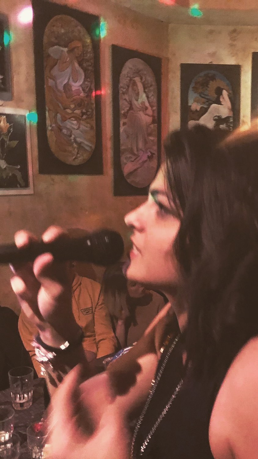 Quando ti sale l’amarcord da #karaoke corri sul blog e scopri dove fare #karaokeamilano all night long! 🎤 #milano #milanobynight #milanocity #milanodabere #viral #milano🇮🇹 #milanolife
