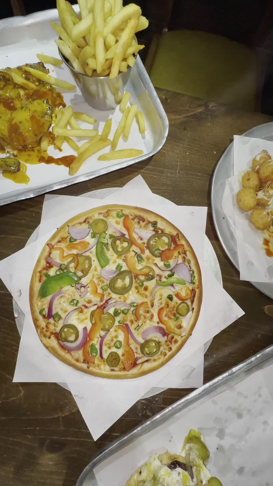 A perfect pizza to wrap up a perfect day. ๐๐ฅ