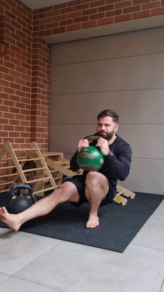 Todays session. Short and sweet.
Pistol practice.
Slowly improving on these. Left leg feels smooth and strong. Could go much heavier then 24kg. But, the right, not so much. But still better each week.
48kg Snatch + Windmill
Just keep performing singles of these for as many as possible withing 10min.
#kettlebells#pistolsquats#strongfirst#strengthtraining#simpletrainingrealresults