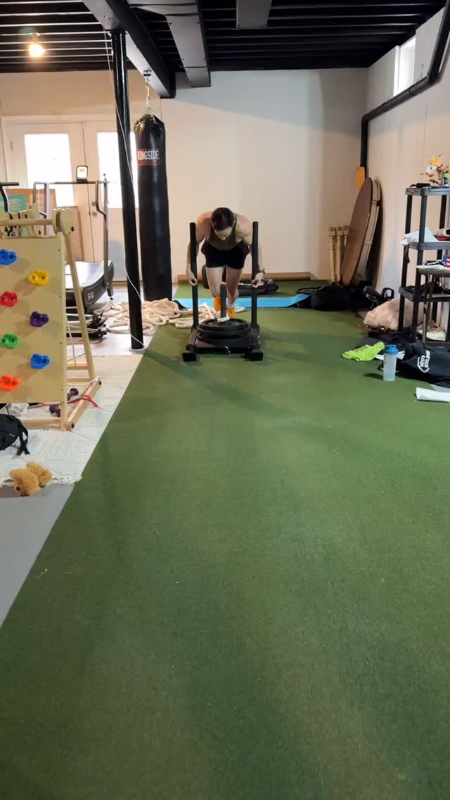 Hyrox Prep with HYPR Training. From barely moving the sled to crushing the sled push on race day.
.
It’s not just about pushing the sled (although frequent repetition helps!). You also need to be performing the right exercises to improve practical leg strength.
.
Key exercises for sled push:
-Front Squats
-Reverse Lunges
-Single Leg Press
-Sled Push (obviously)
.
.
.
.
.
#trainhypr #hyprtraining #hyroxtraining #hyroxprep #hybridtraining #hybridathlete #athletetraining #personaltraining #doylestownpersonaltraining #buckscountypersonaltraining #fitnessracing