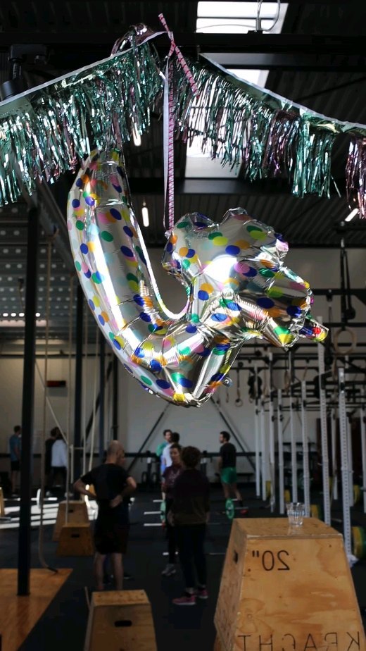 Kracht turned 4 and we couldn't be more grateful for our community! Thanks to everyone who joined us for a celebratory workout filled with energy, excitement, and delicious protein smoothies and banana bread. Here's to many more years of health and strength together! 🎉🎂#KrachtAmsterdam #KrachtTurns4 #FitnessCommunity #CelebrationWorkout