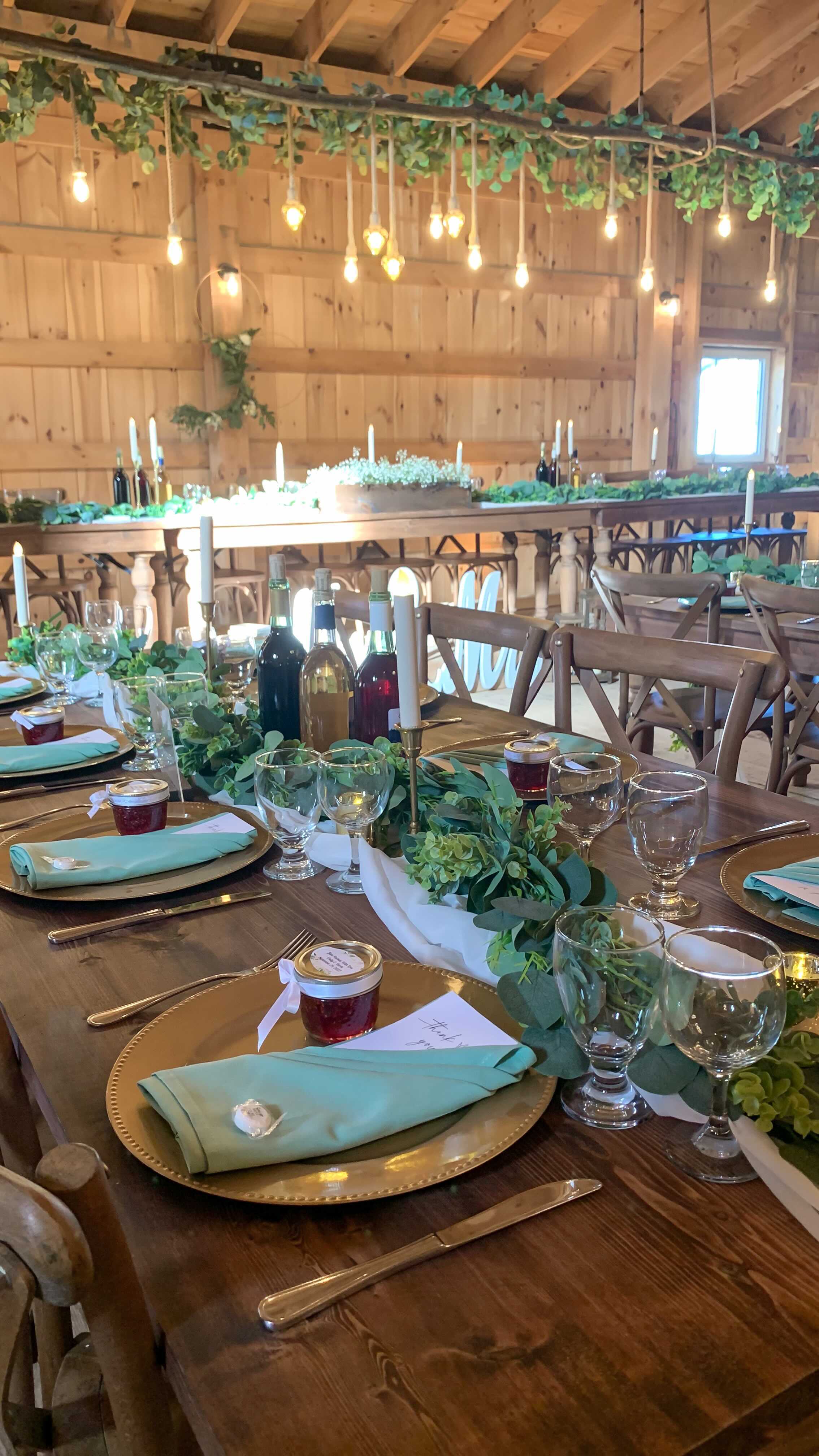 Why hire a Wedding Day Coordinator? While you’re sipping mimosas with your bridesmaids and mother the morning of your wedding, all of THIS is happening in the background.
Shoot me a DM if you’re still looking for some help for your 2023 wedding!!
Venue: @lionsgardenweddings
Florals: @theprairiewillowco
#roomflip #weddingdecor #weddingcoordinator #weddingplanner #yegweddingplanner #yegweddings #edmontonwedding #beforeandafterdesign #beforeandafterdecor