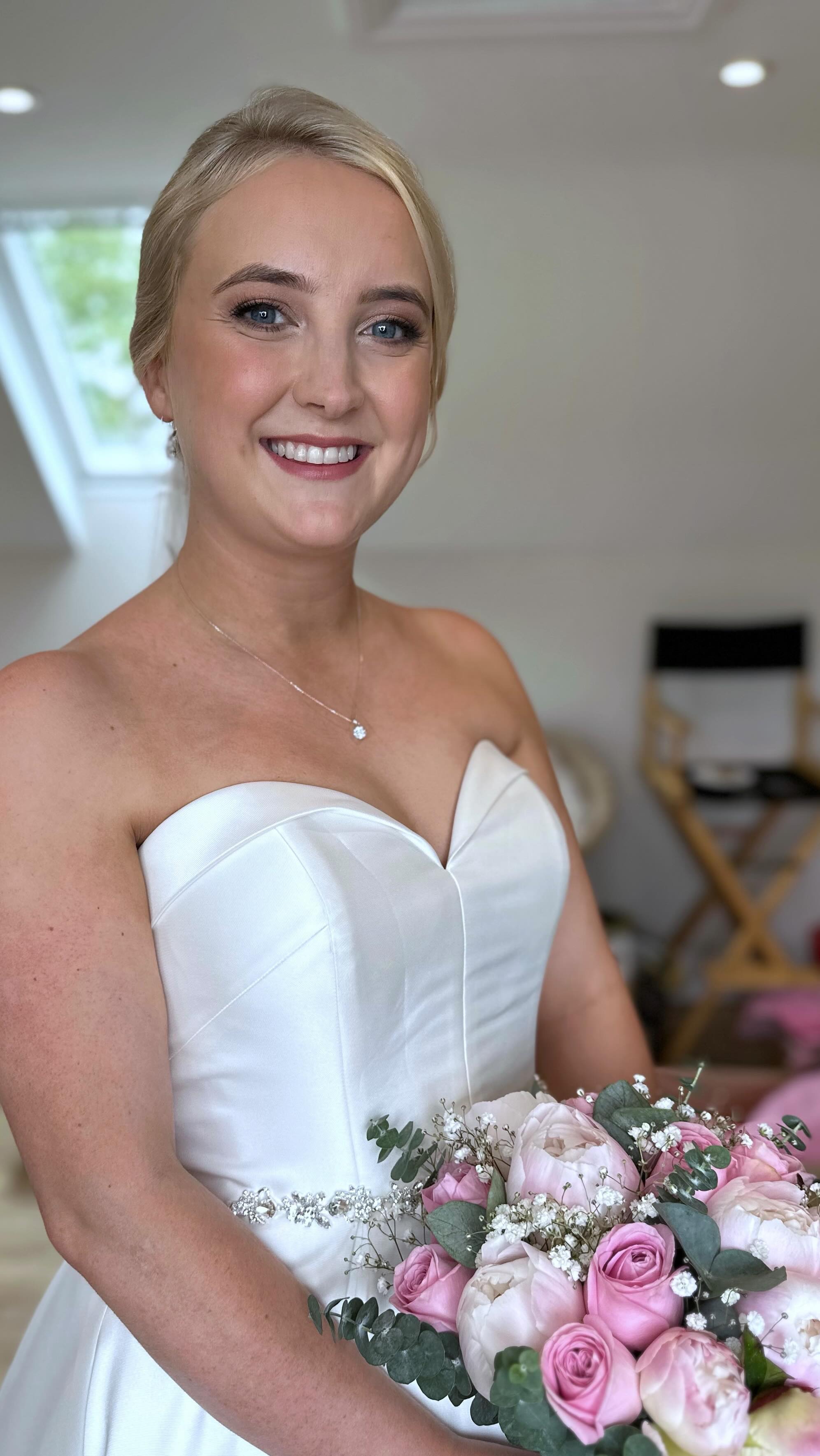 GRWM and Megan on her wedding day â¨
Venue @brookfieldbarn
.
.
.
#sussexwedding #sussexweddingvenue #surreyweddings #surreyweddingvenue #sussexmakeupartist #surreymakeupartist #hampshiremakeupartist #bridalmakeup #sussexweddings #surreyweddingvendors #sussexweddingsuppliers #surreyweddingvendors #bridalmakeup