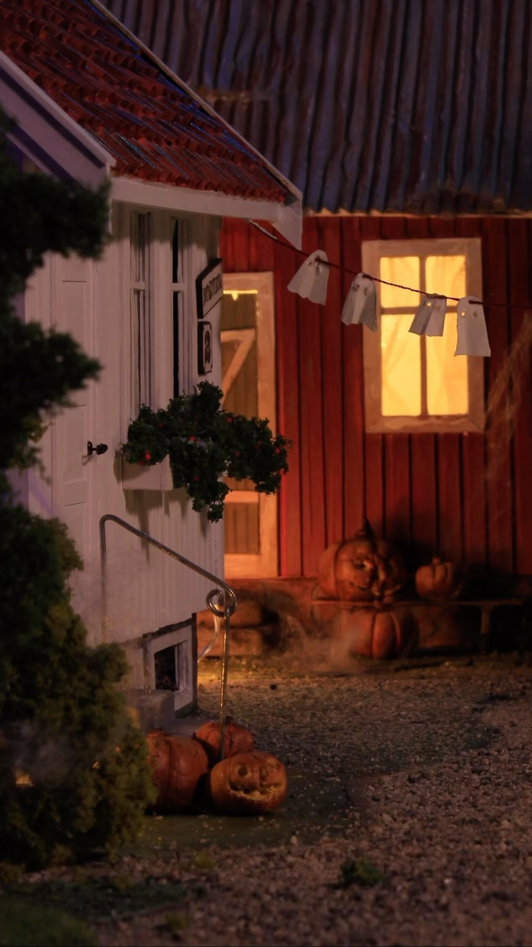 Tiril, Oliver og Åtto har pyntet i Elvestad og er klare for den store halloween-festen! 🎃👻🧙🏼♀️
@lierhorst @hansjorgensandnes @bonniernorskforlag @barnsomleser @jonlovaas_scenographer @annkristinlie #sandnesmedia #leselyst #lesehest #barnekrim #detektivbyrånr2 #halloween #lydbok #boktips