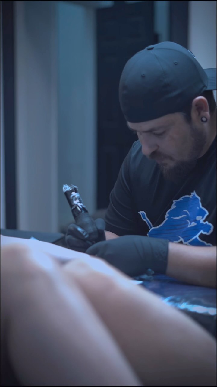 🔥Everyday is special at luck tattoo studio , we work really hard to make our friends feel welcome at the shop , we are glad for all the trust that our customers deposit in our team! 🔥Can’t wait to meet you soon !
#tattooartist #tattooshop #tattooed #tattooisart
#myfavoritetattoo #artoftattoos #freespirit #rockspirit #artist #girlstattoo #boystattoos #tattooshop #tauajespequeños#tatuajespequeños #tododearte #videostattoo #tattoopiercing #tattoarm #tattolegs