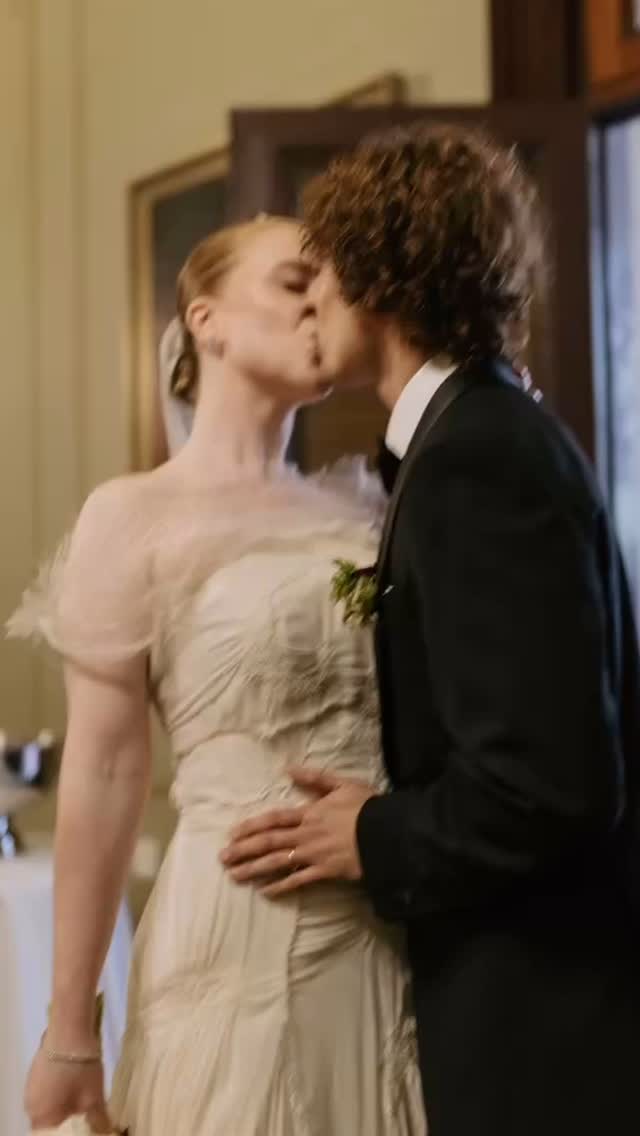 Love a ‘just married’ kiss…
.
.
.
.
.
.
.
#silkweddingdress #bespokeweddingdress #contemporaryweddingdress #contemporarybridal #contemporarybride #modernbridal #modernbride #bespokebridal