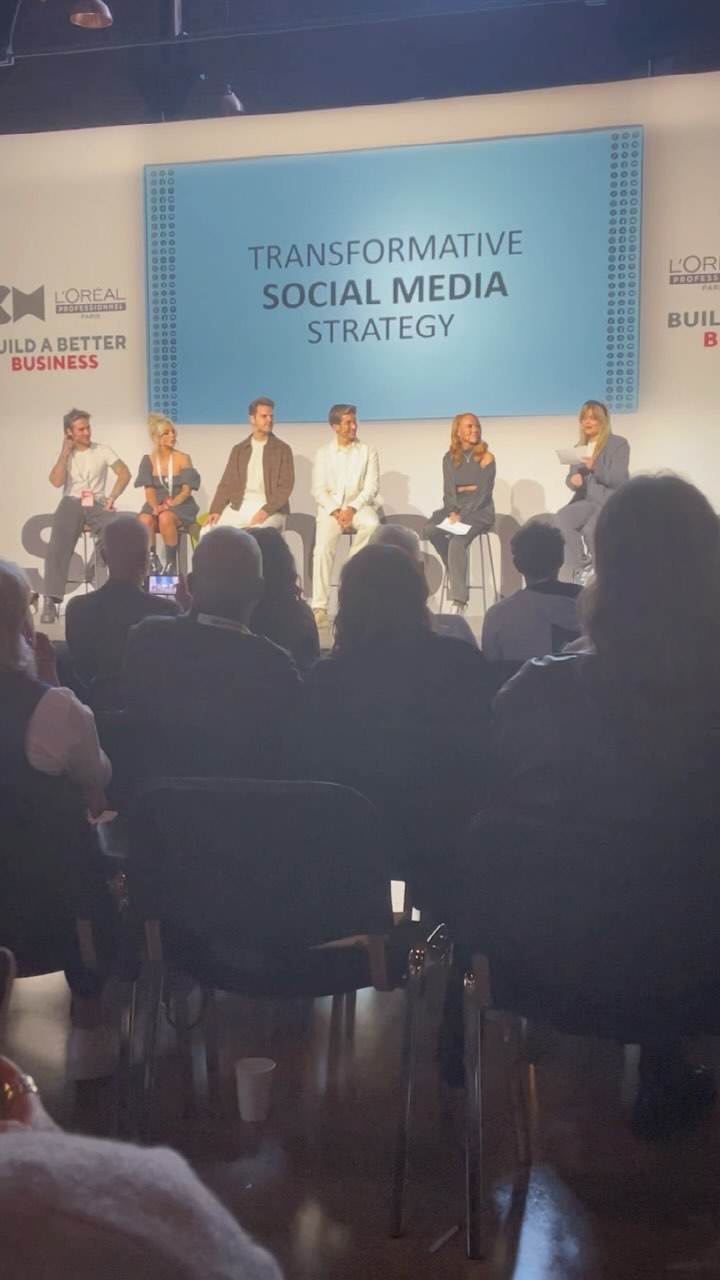 “Surrounded by brilliance at Salon Smart by @creativeheadmag ✨ Incredible networking with industry icons left me feeling inspired and ready to conquer! 💇♂️💫 #SalonSmart #IndustryIcons #Inspiration”