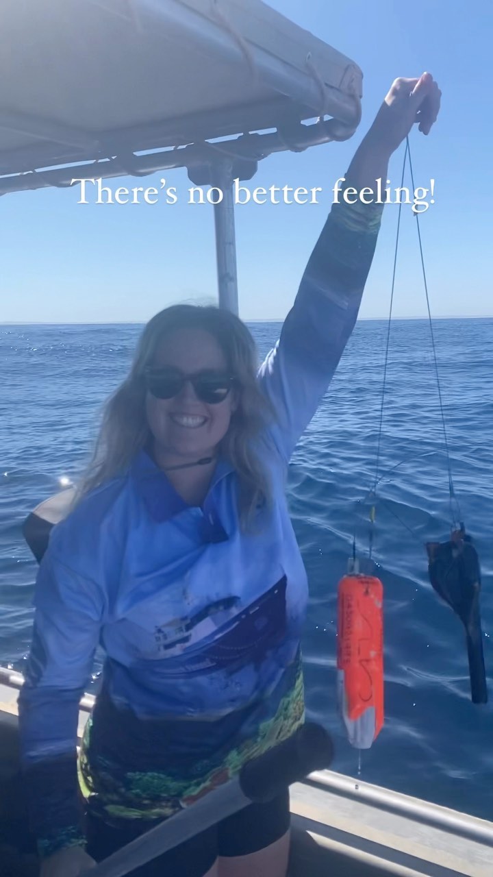 PhD candidate Christine successfully retrieving her CATS camera and splash tag out the back of Nyinggulu 👏🦈