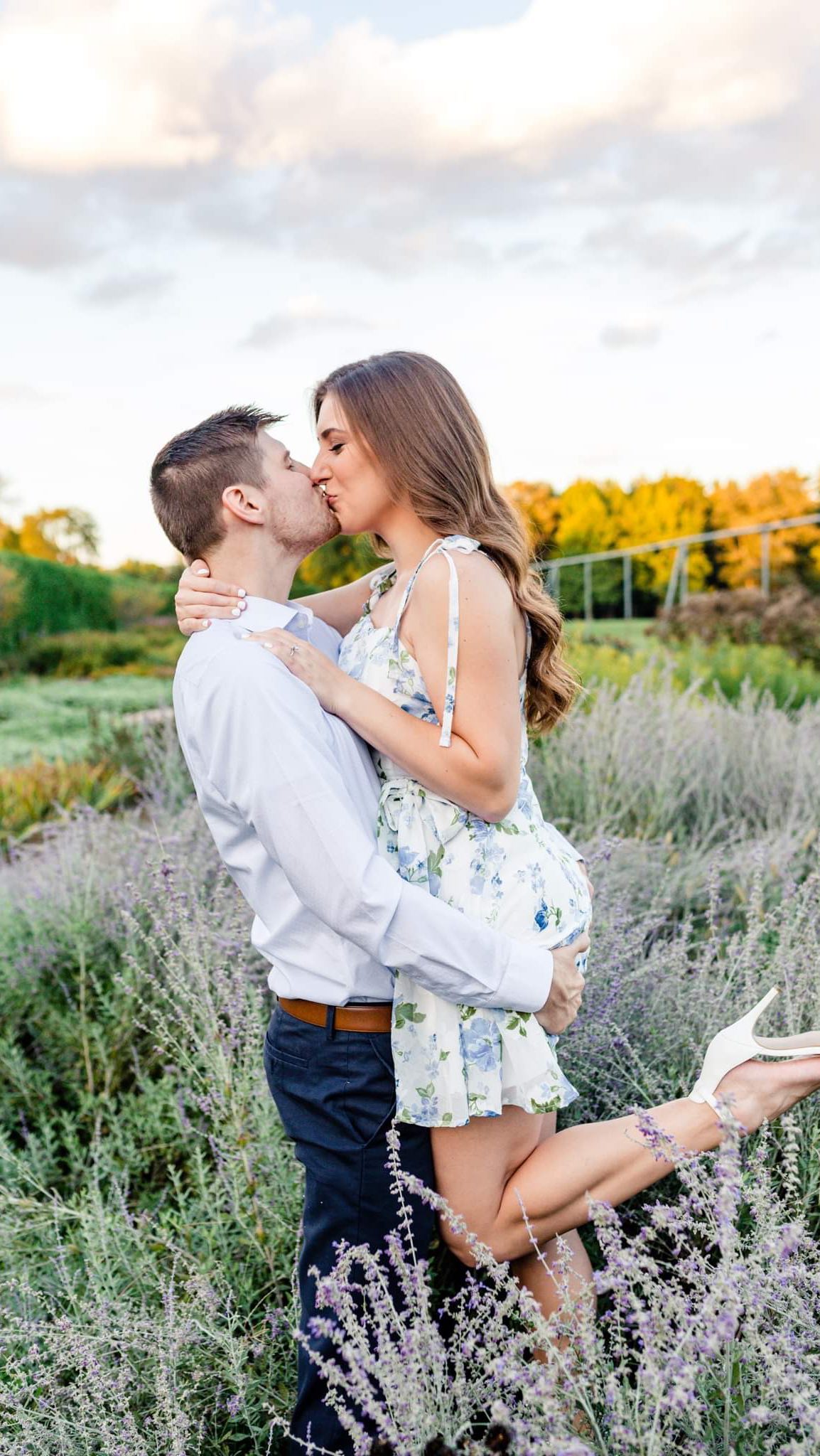 We shot this session on a warm fall day, but with a strong spring vibe to match their upcoming April wedding date! Already dreaming of the 2023 wedding season as I work to tie up this one… 🤍
#nrs #nrsphoto #nrsphotography #nrsreels #nrsbride #2023weddingseason #springwedding #illinoisengagementphotographer #illinoisweddingphotographer #engagementposingideas #allertonpark #monticelloillinois #allertonparkandretreatcenter #favoritepicturespot